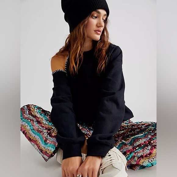 FREE PEOPLE// Tricia Fix Cut Off Sweatshirt 🖤 - Picture 2 of 6